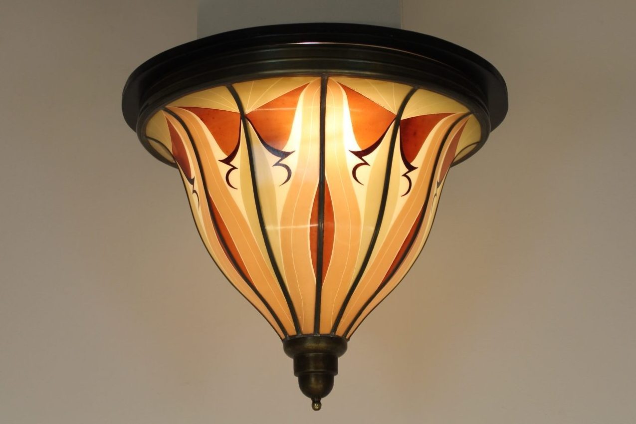 Art Deco lampenvoet met gebrandschilderde kap 
