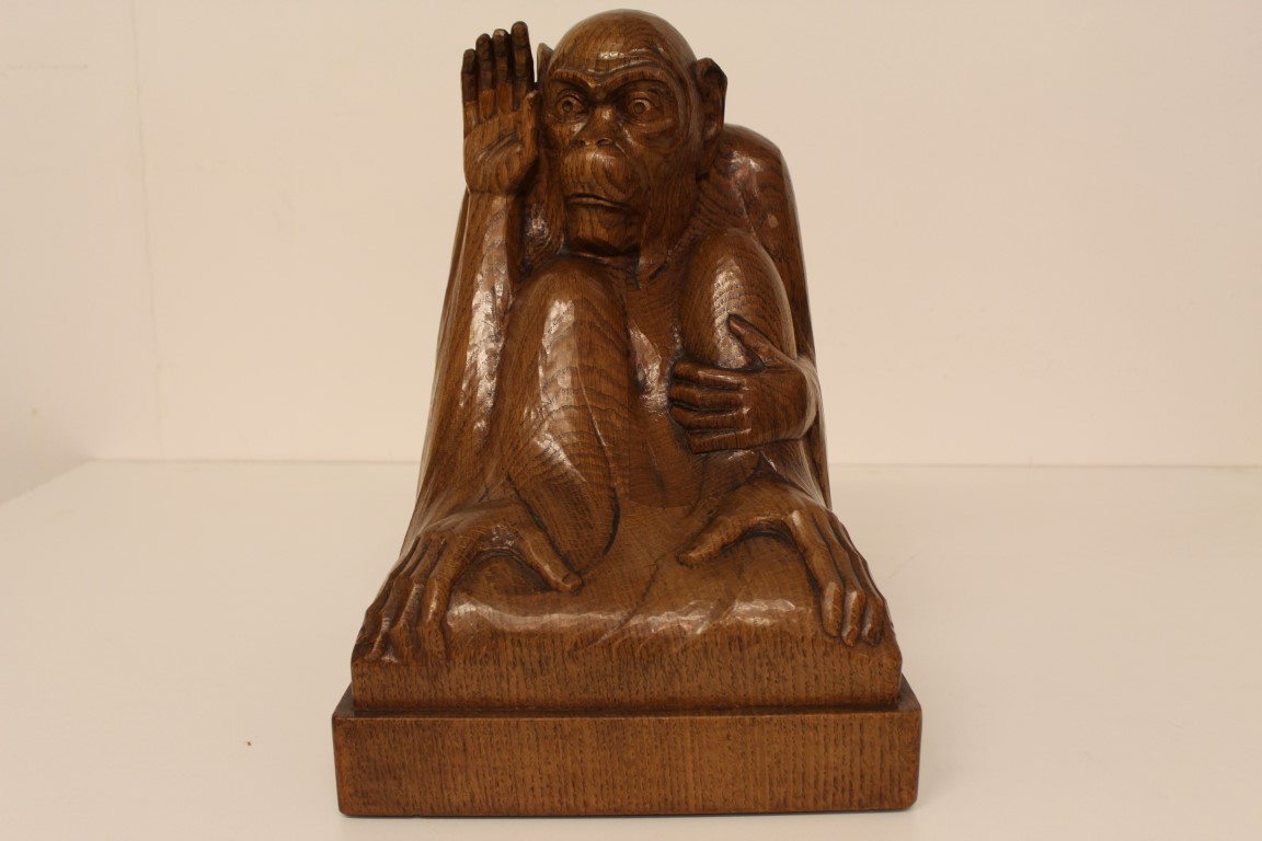 Groot houten beeld van een Orang-oetan Willem Haver