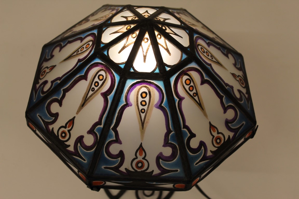 Art Deco lampenvoet met gebrandschilderde kap