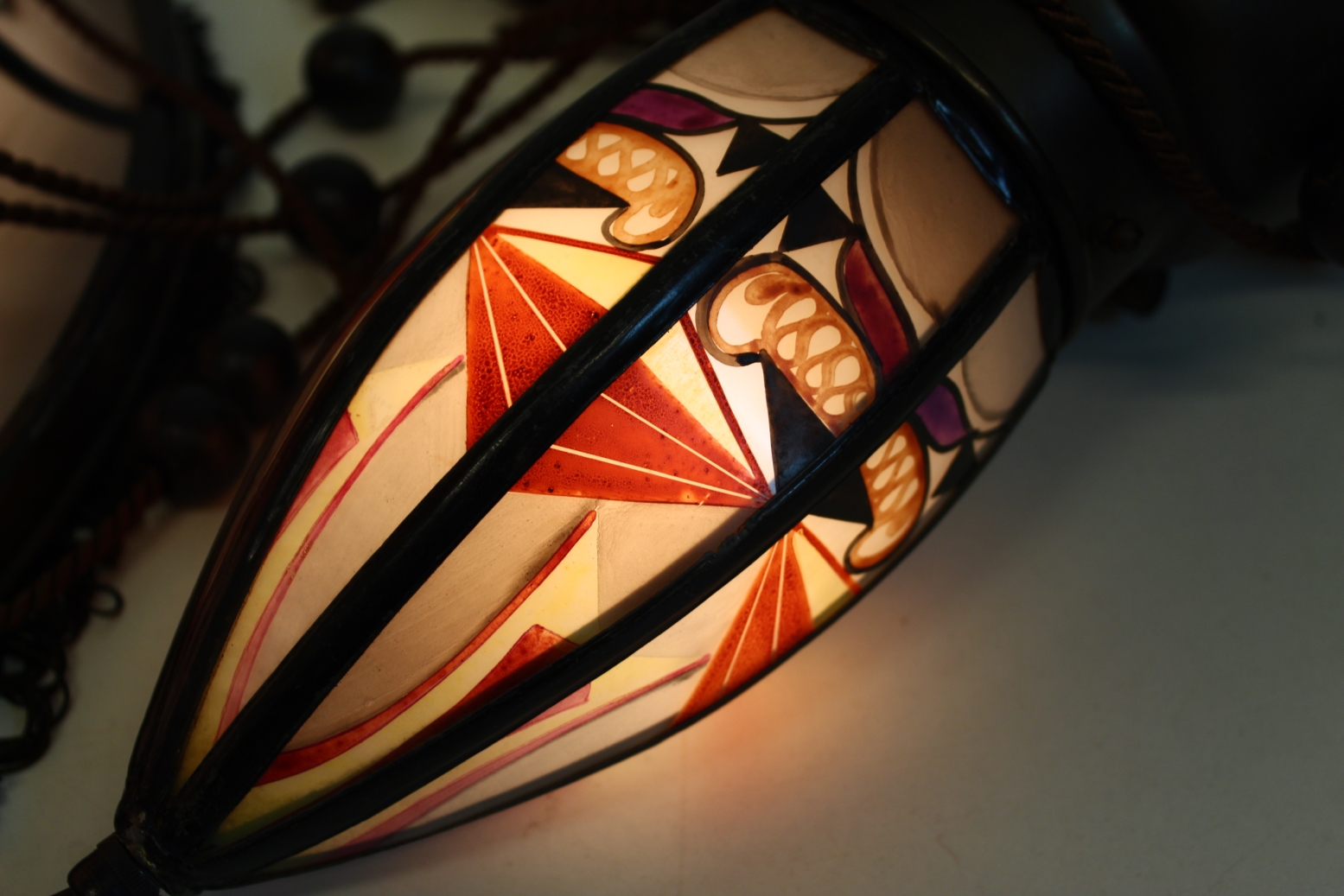 Gebrandschilderde lamp met toplicht | De Nieuwe Honsel | Amsterdamse school