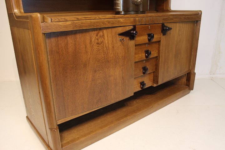 Hildo Krop Amsterdamse School dressoir