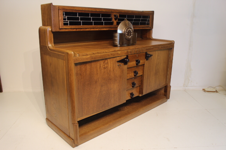 Hildo Krop Amsterdamse School dressoir