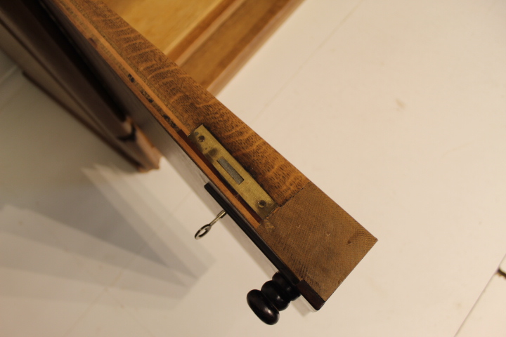 Hildo Krop Amsterdamse School dressoir