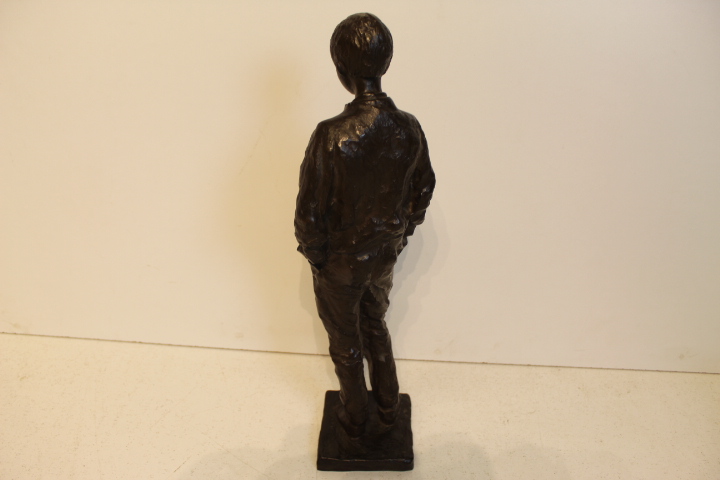 Bronzen beeld van Nel Bakema
