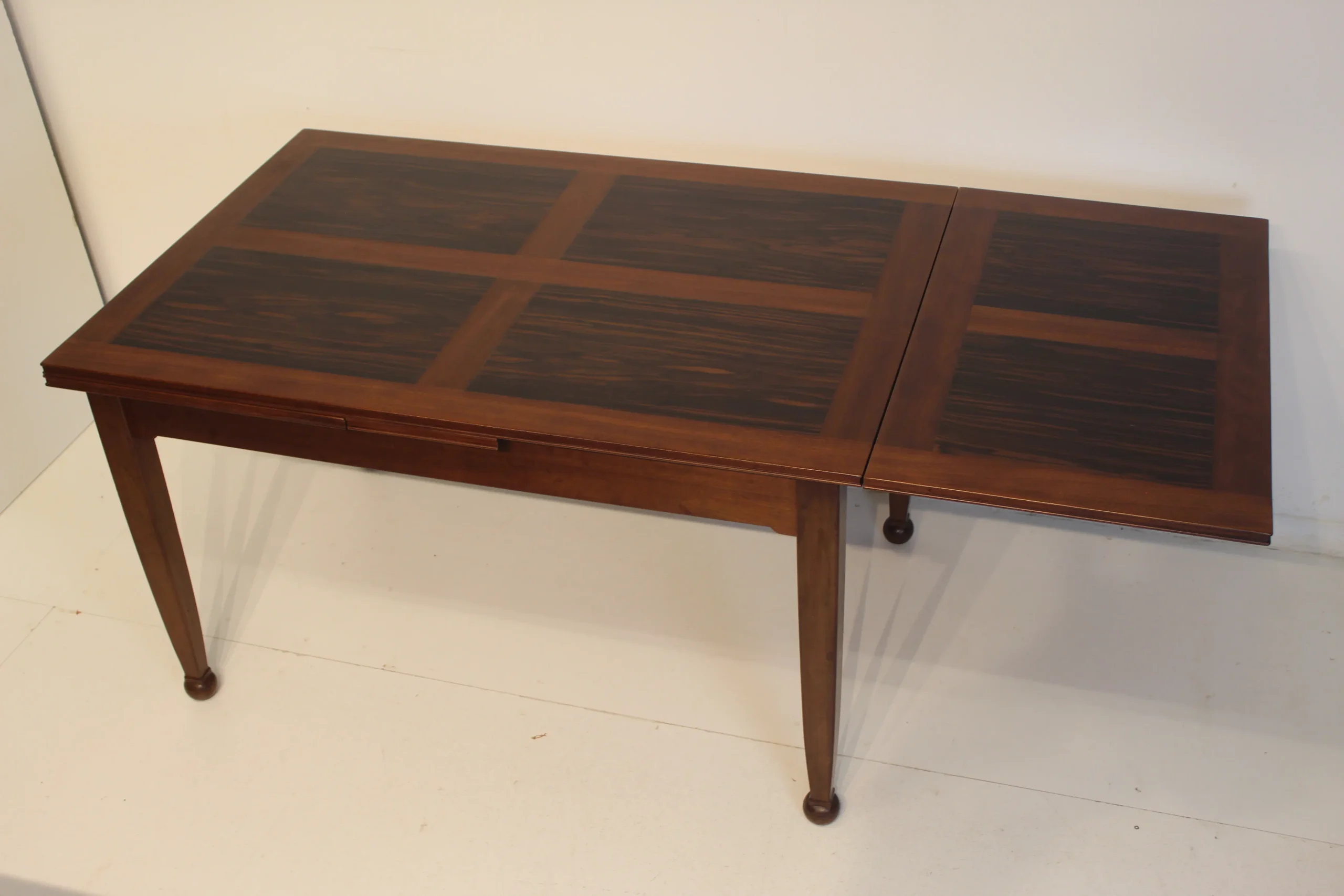 Uitschuiftafel Nieuwe kunst