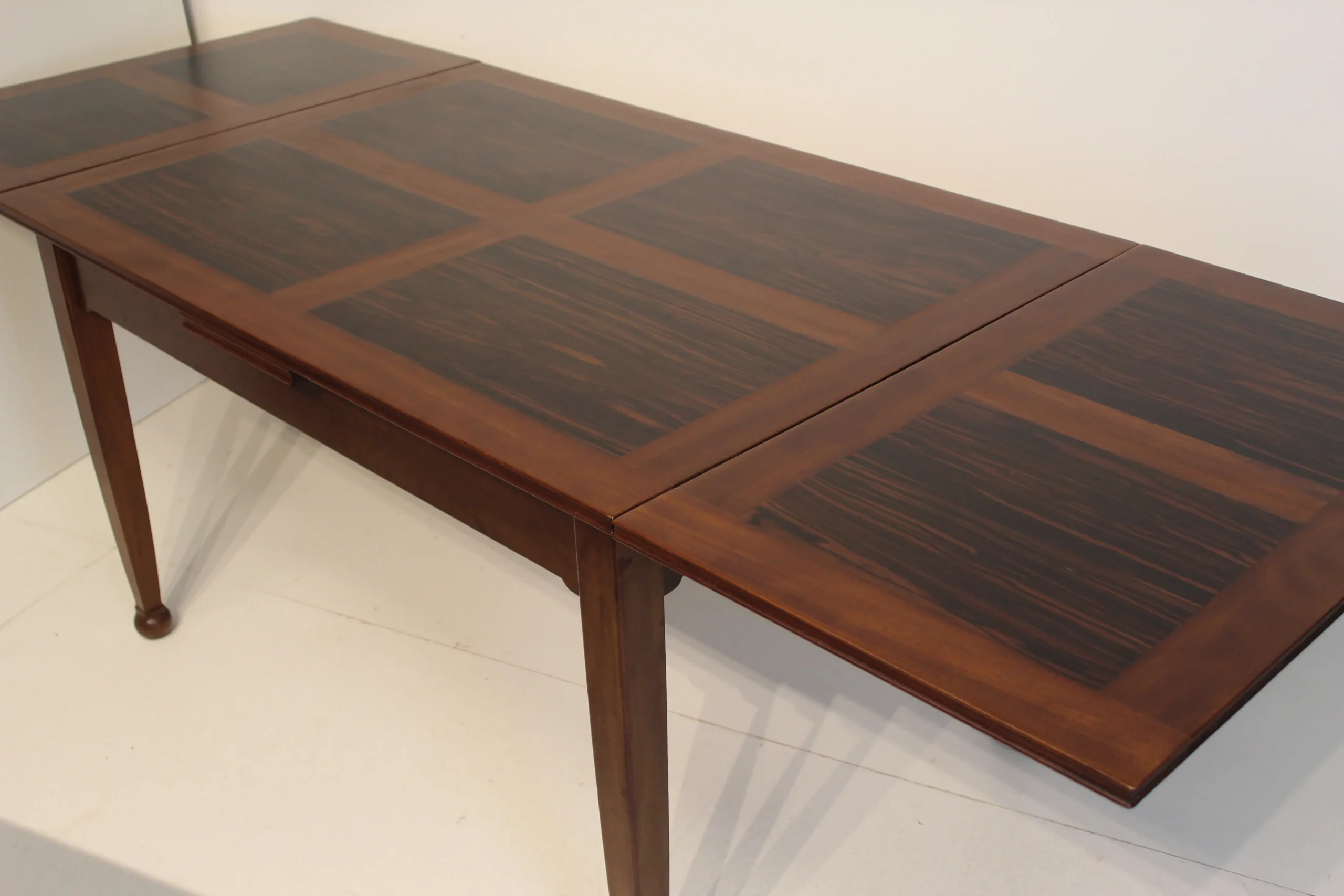 Uitschuiftafel Nieuwe kunst