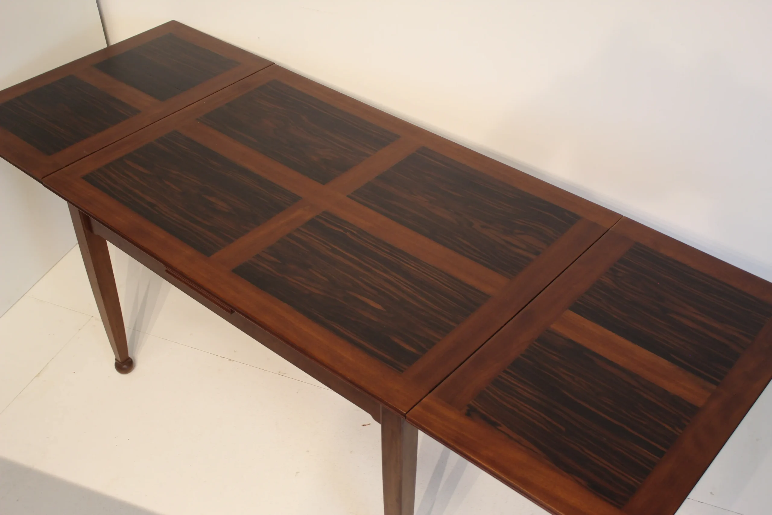 Uitschuiftafel Nieuwe kunst