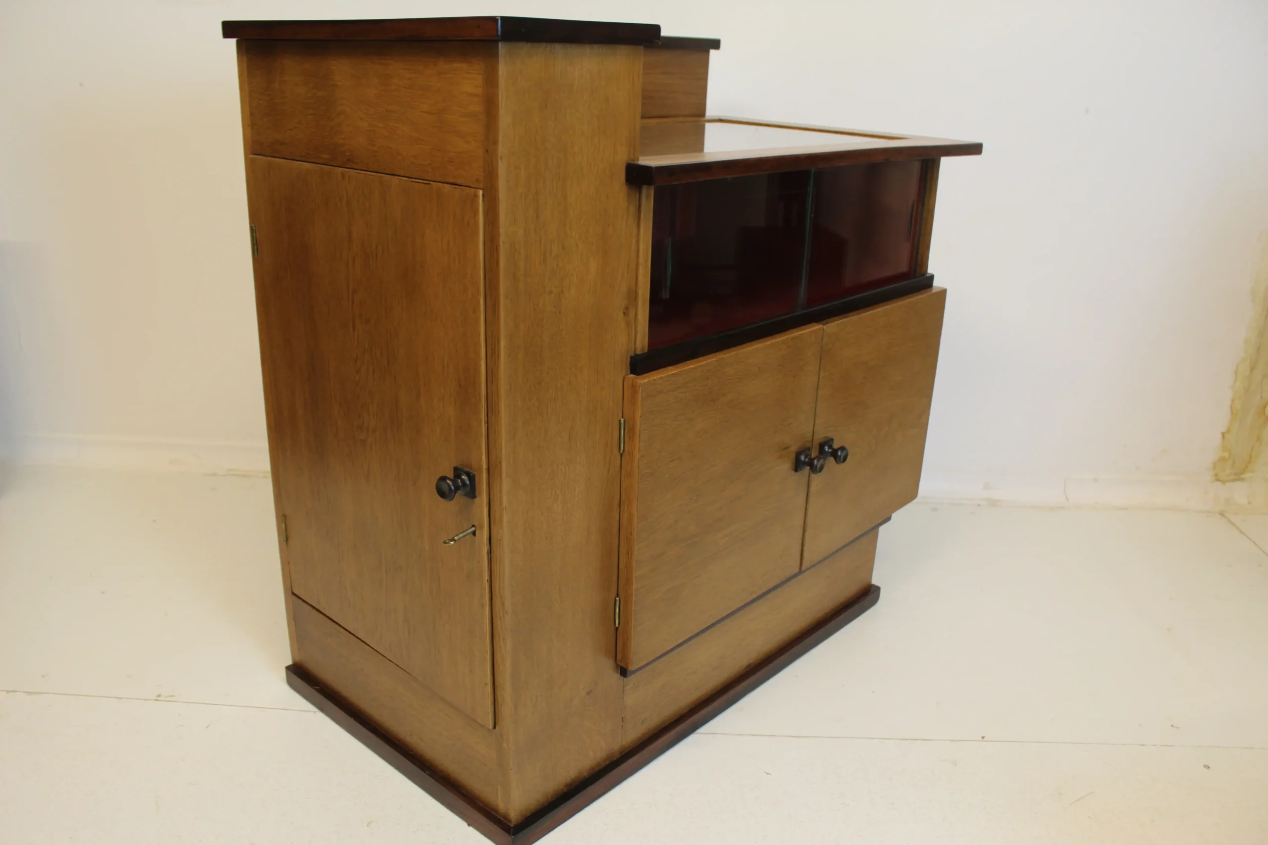 De Genneper Molen Theemeubel P.E.L. Izeren Haagse School