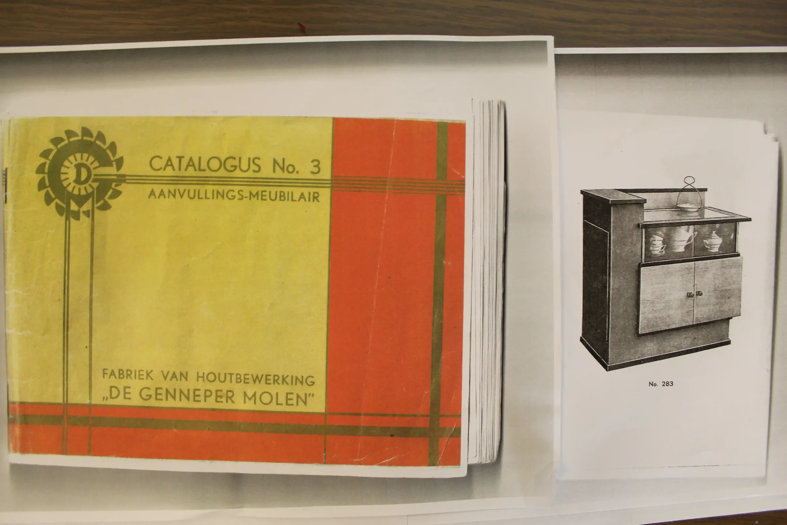 De Genneper Molen Theemeubel P.E.L. Izeren Haagse School