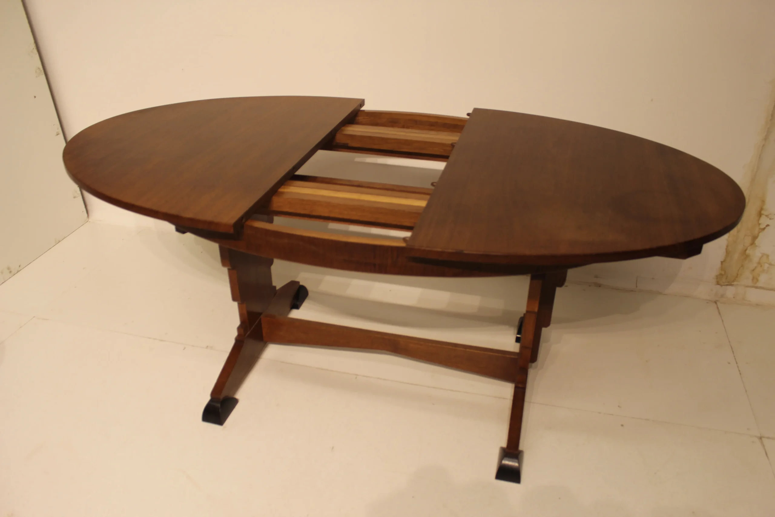 Amsterdamse school uitschuiftafel