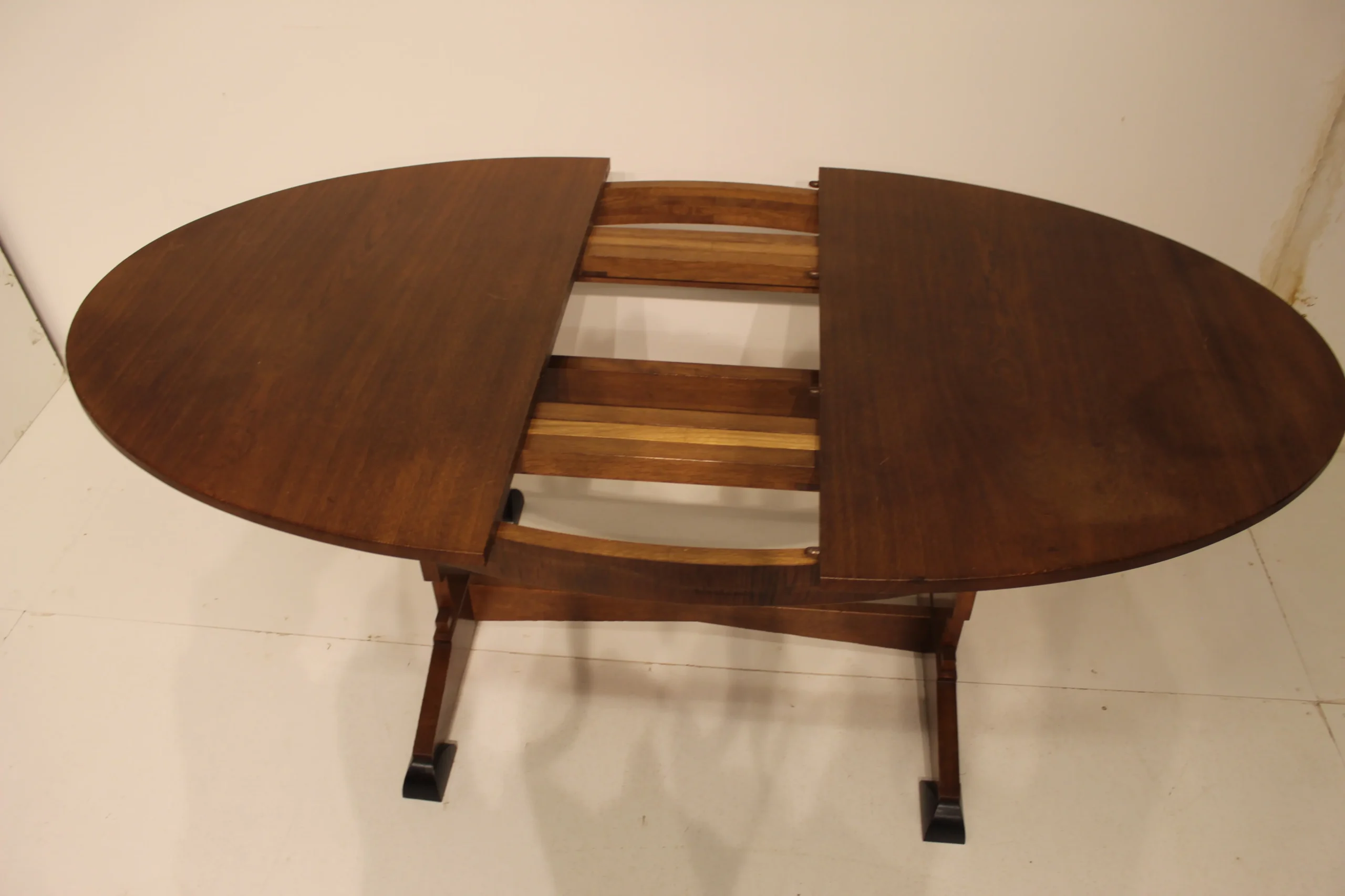 Amsterdamse school uitschuiftafel