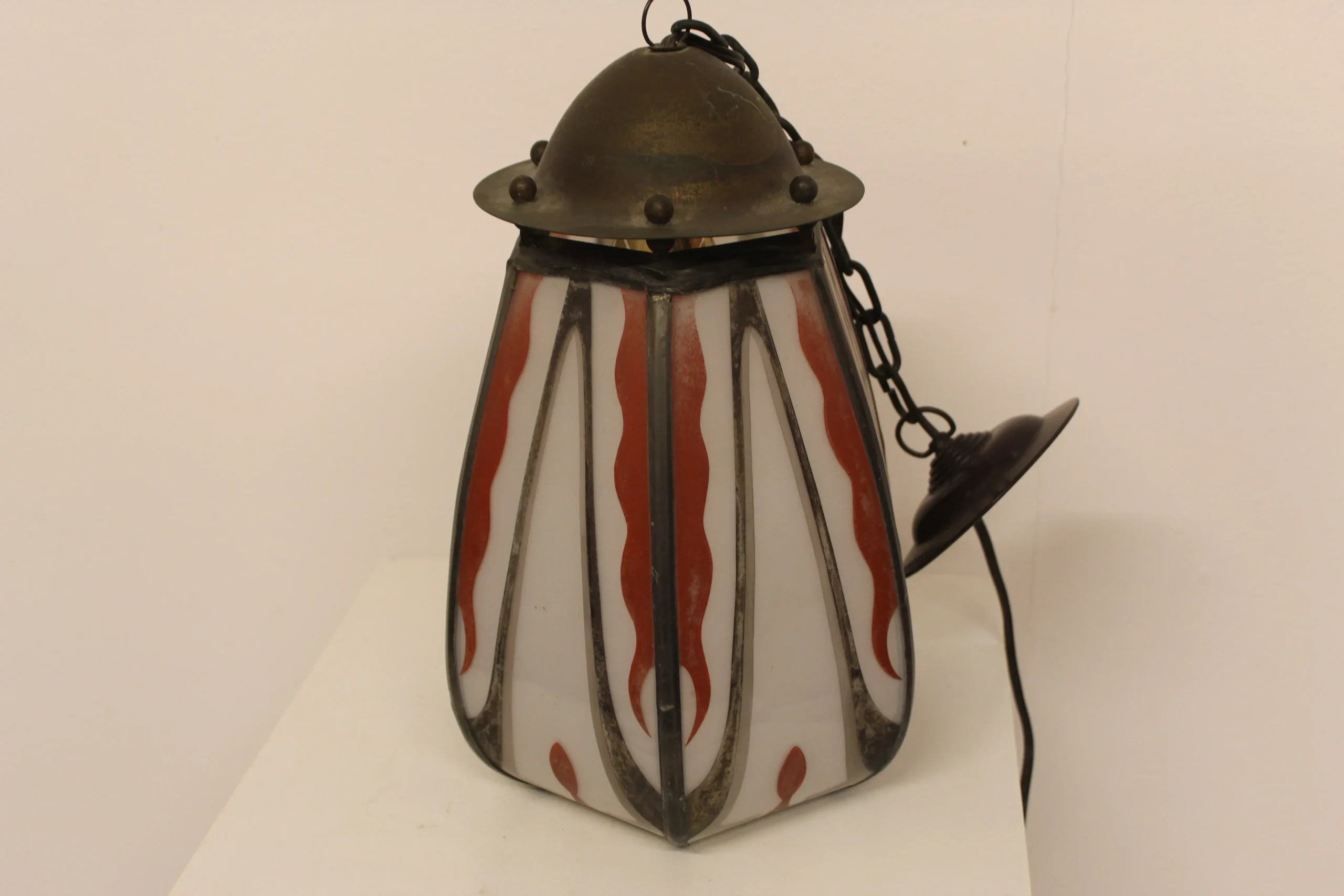 Amsterdamse school gebogen en gebrandschilderde hallampje De Nieuwe Honsel