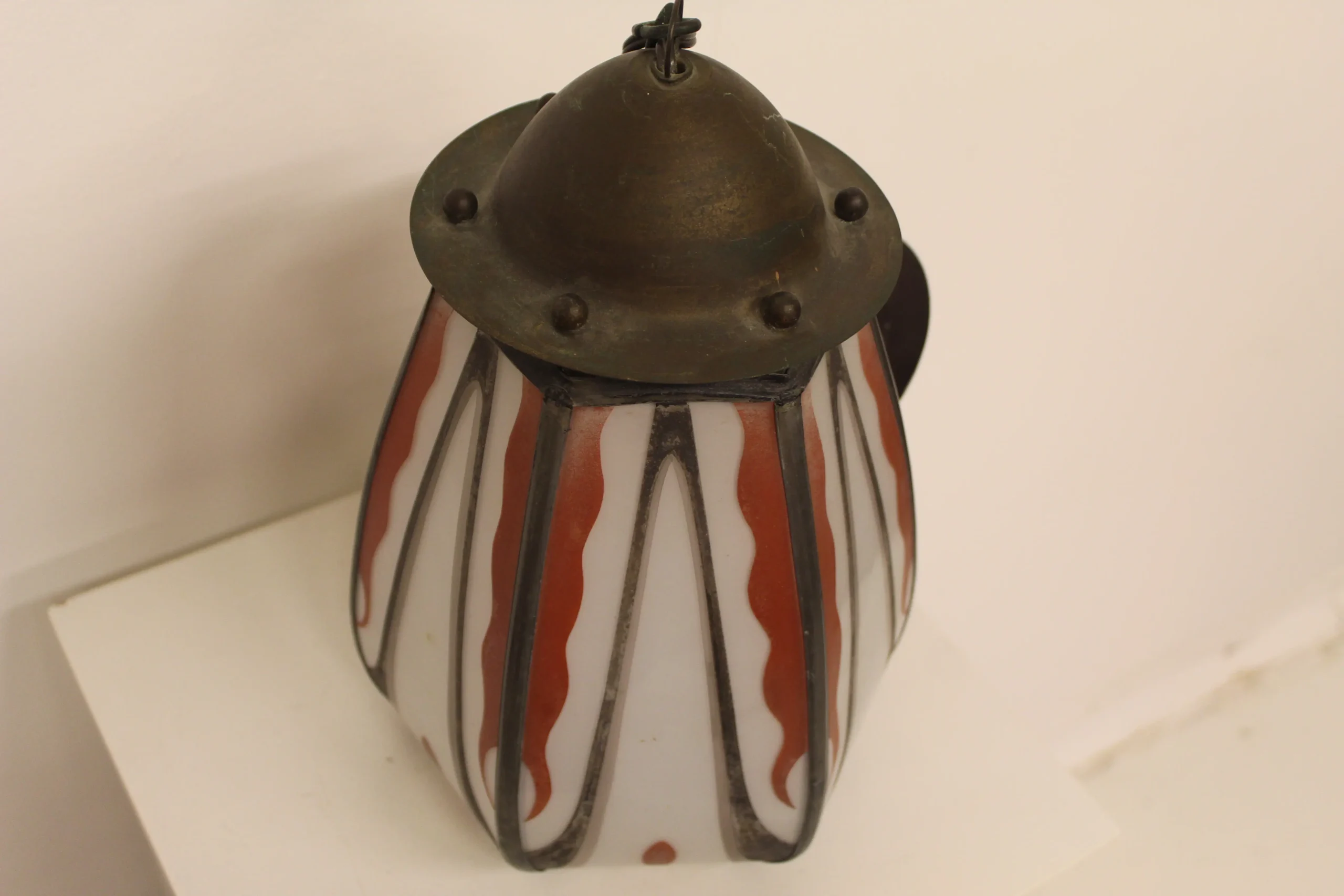 Amsterdamse school gebogen en gebrandschilderde hallampje De Nieuwe Honsel