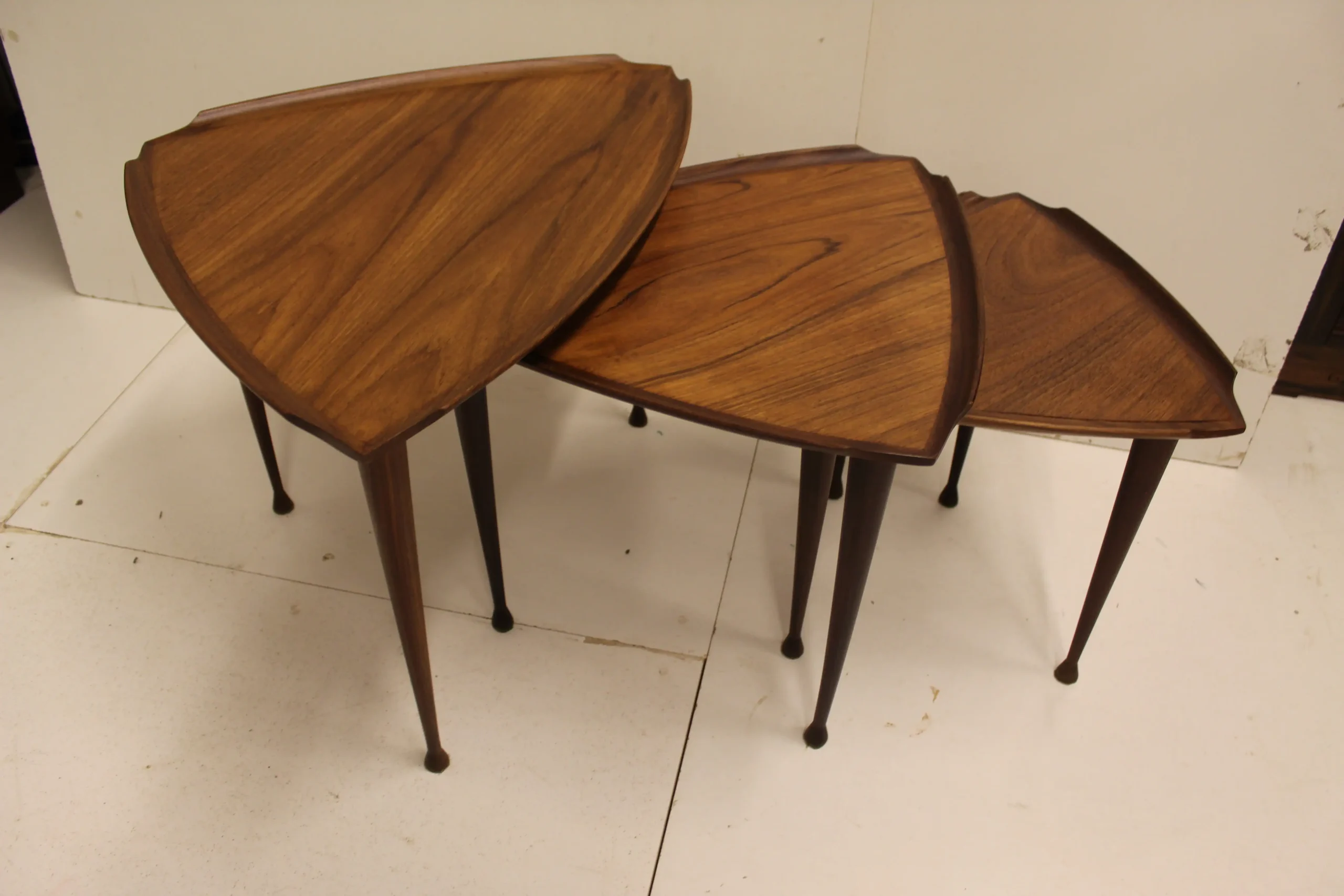 Set van 3 bijzettafeltjes teak hout