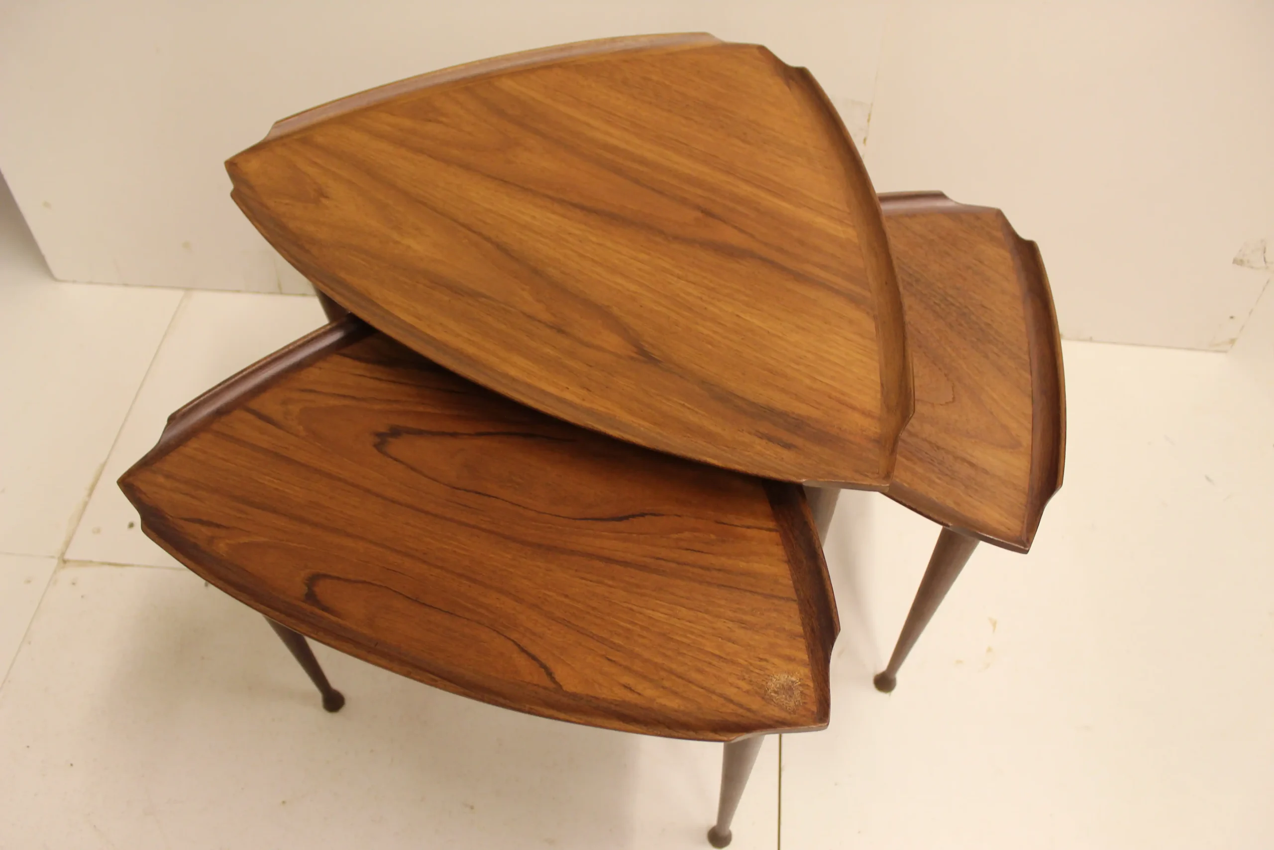 Set van 3 bijzettafeltjes teak hout