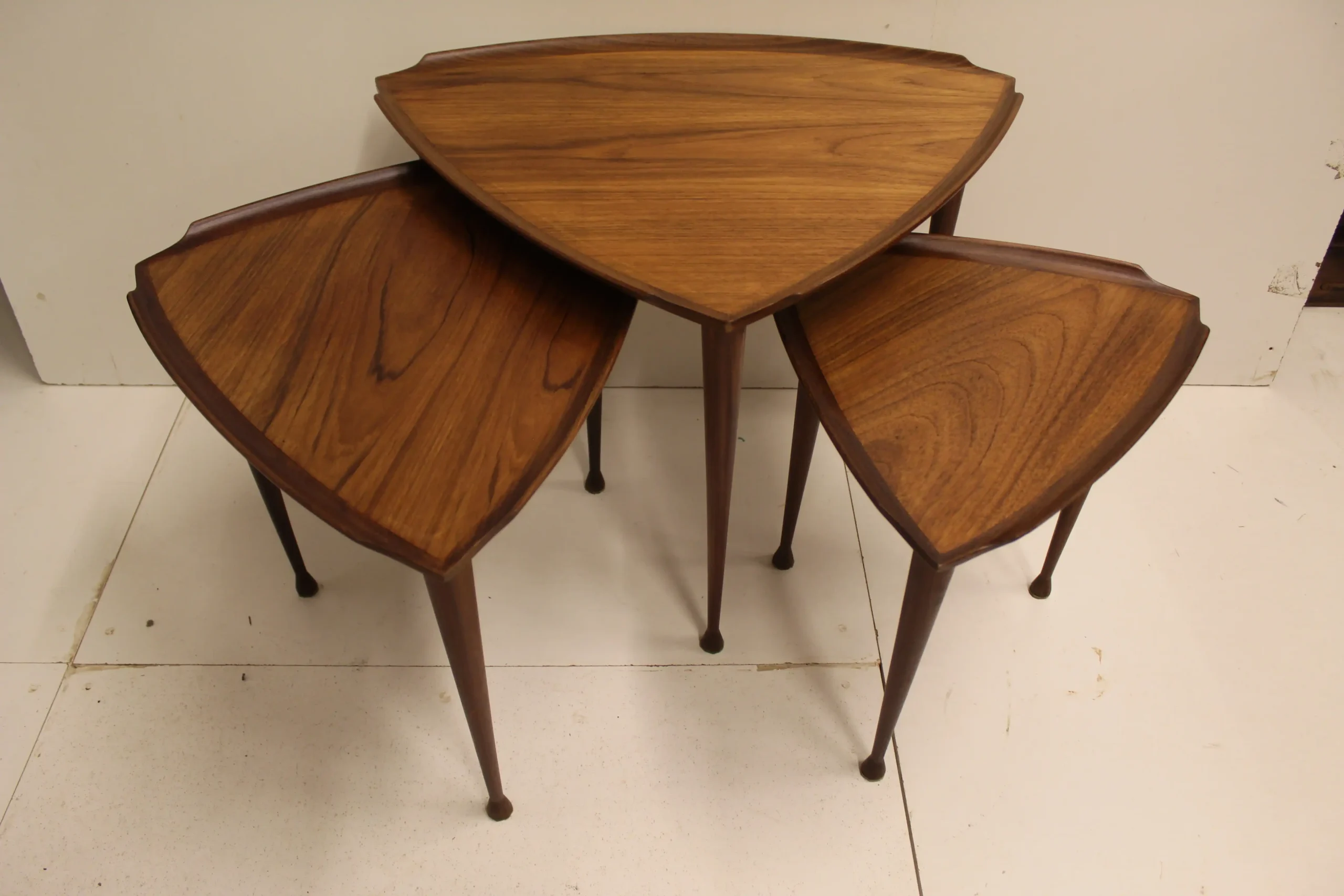 Set van 3 bijzettafeltjes teak hout