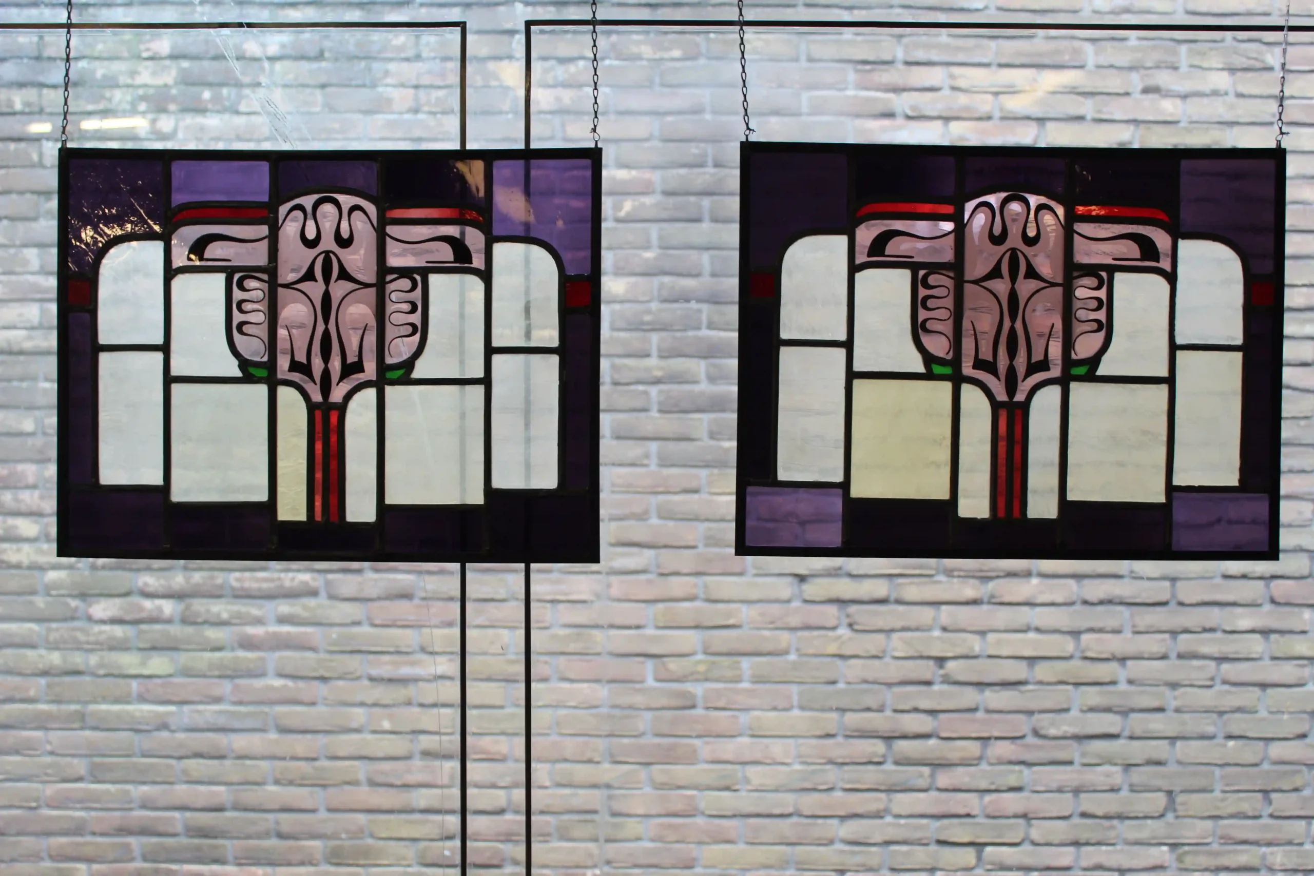 Twee Amsterdamse school glas in lood ramen