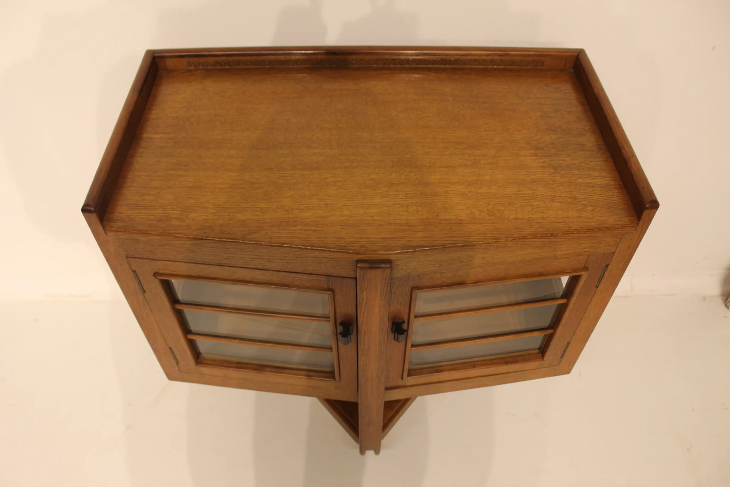 Amsterdamse School theemeubel