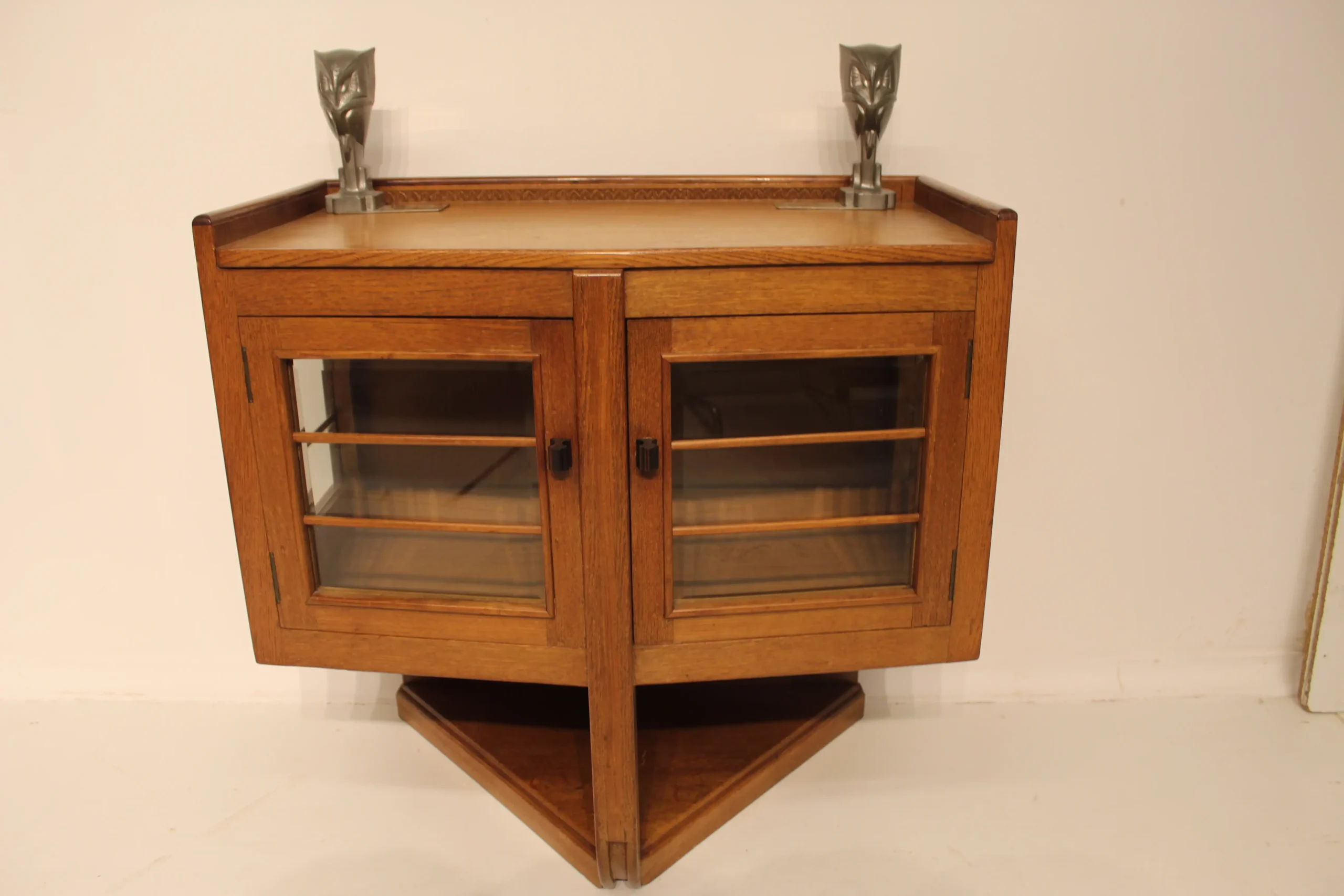 Amsterdamse School theemeubel