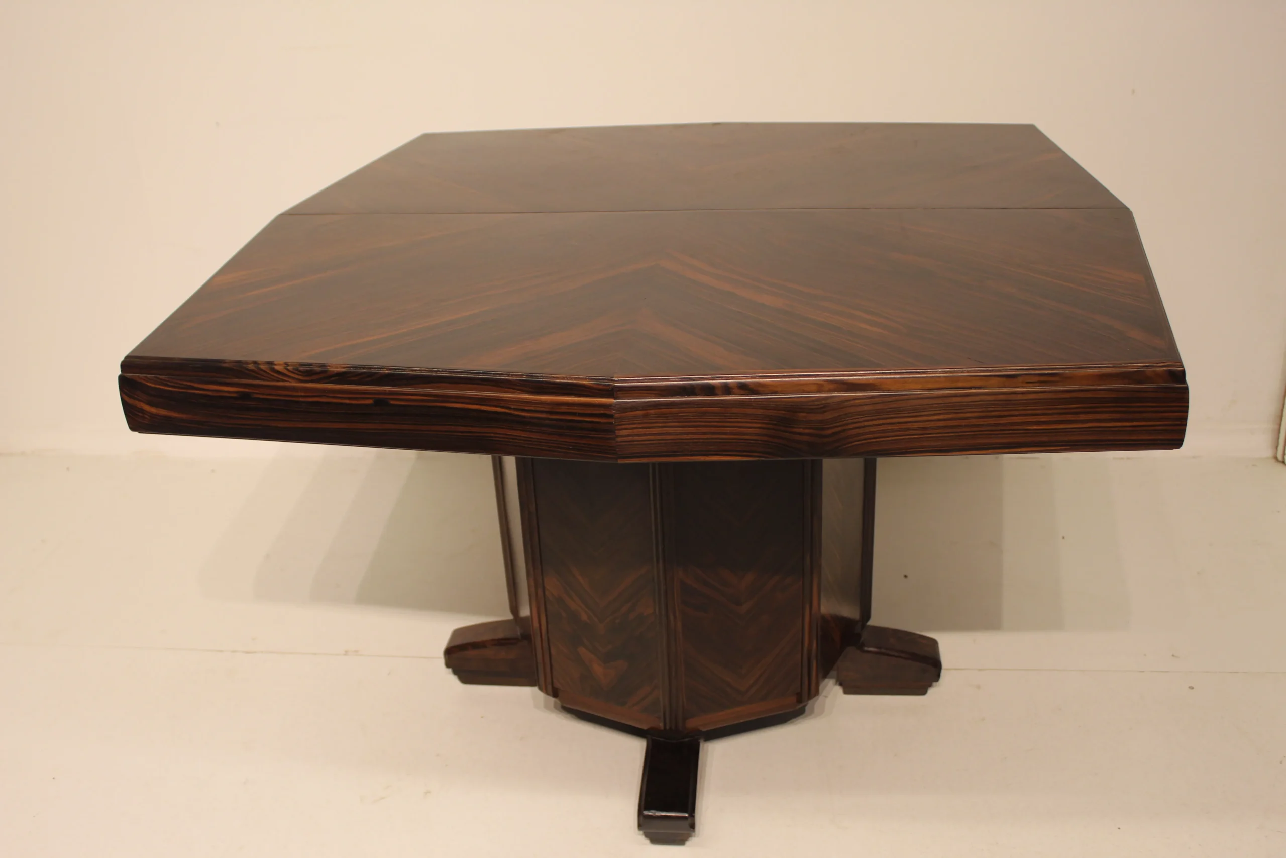 Amsterdamse School eethoek