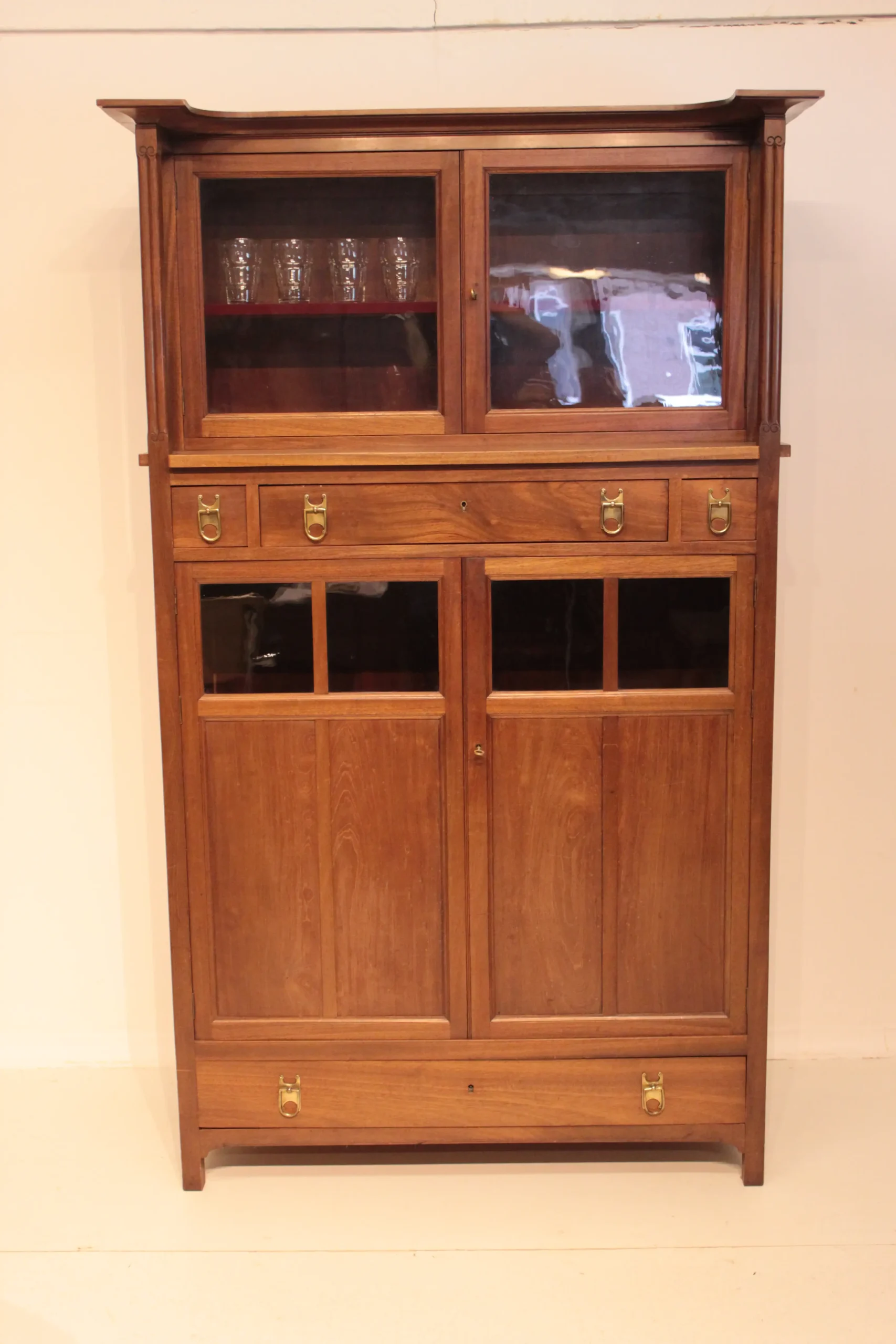 Vitrine / buffetkast Onder den Sint-Maarten Nieuwe Kunst