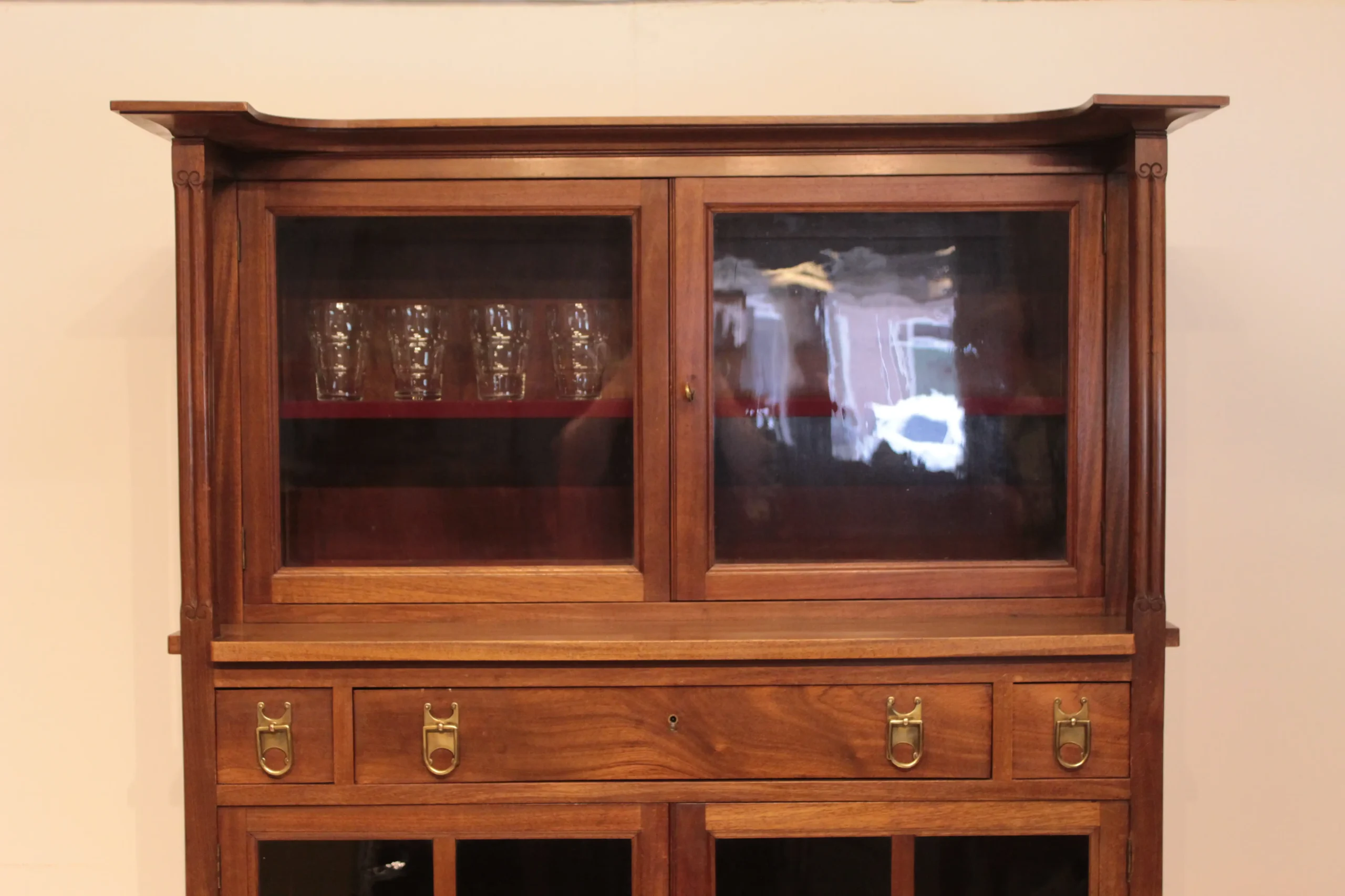 Vitrine / buffetkast Onder den Sint-Maarten Nieuwe Kunst