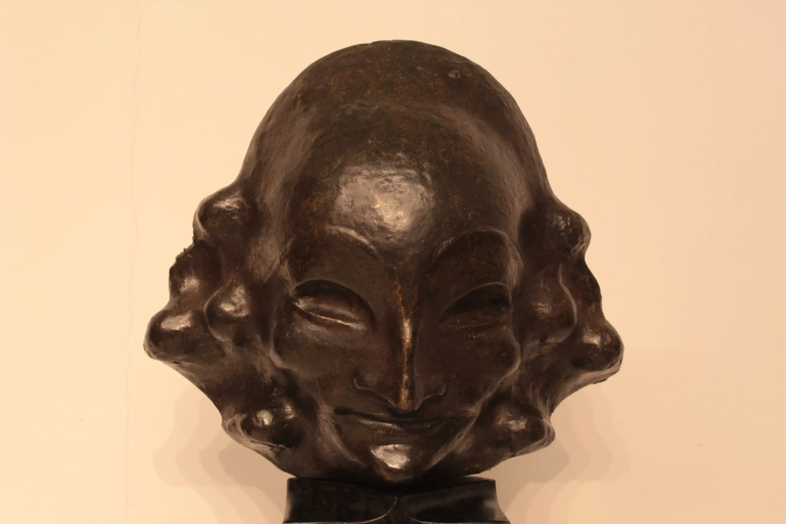 Bronzen masker John Raedecker Amsterdamse School