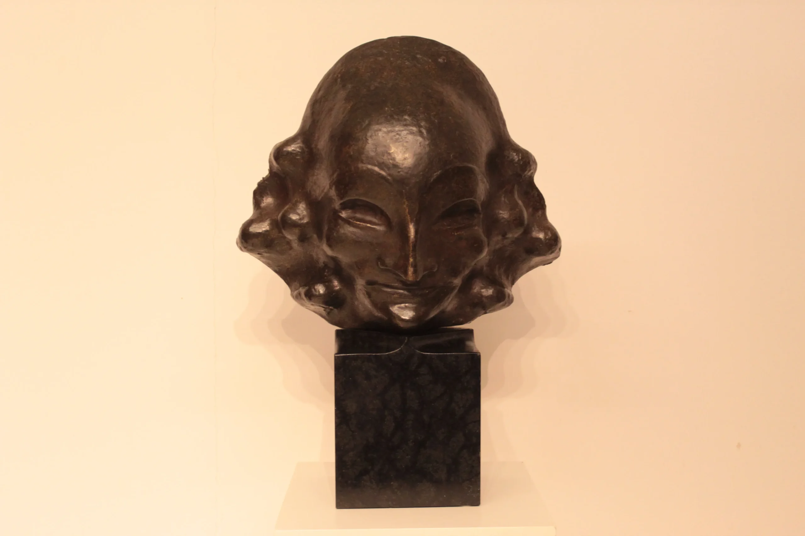 Bronzen masker John Raedecker Amsterdamse School