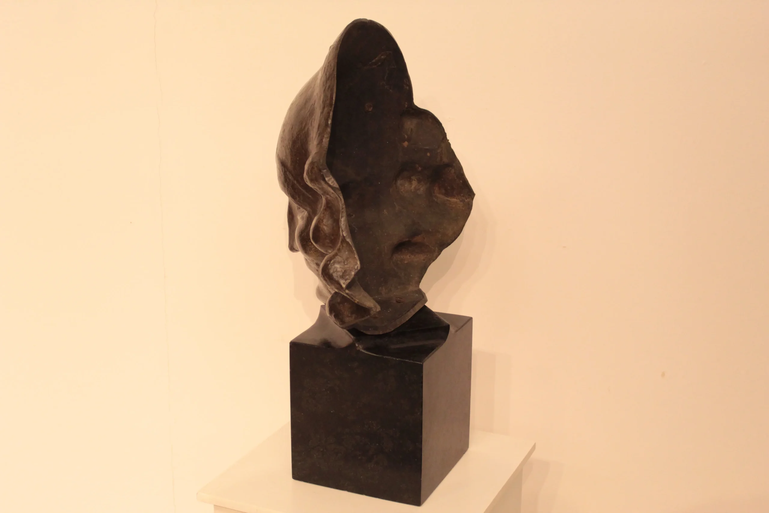 Bronzen masker John Raedecker Amsterdamse School