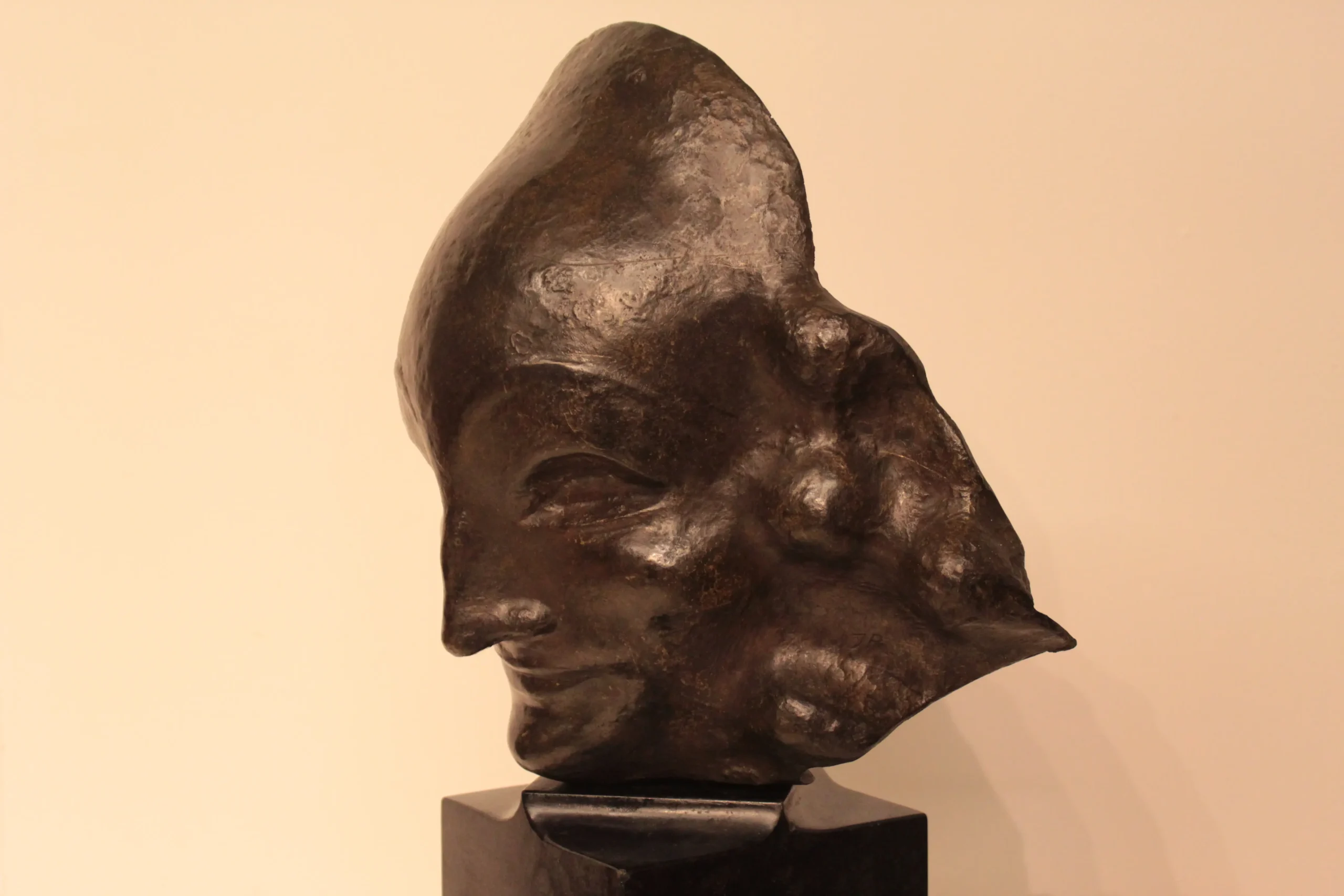 Bronzen masker John Raedecker Amsterdamse School