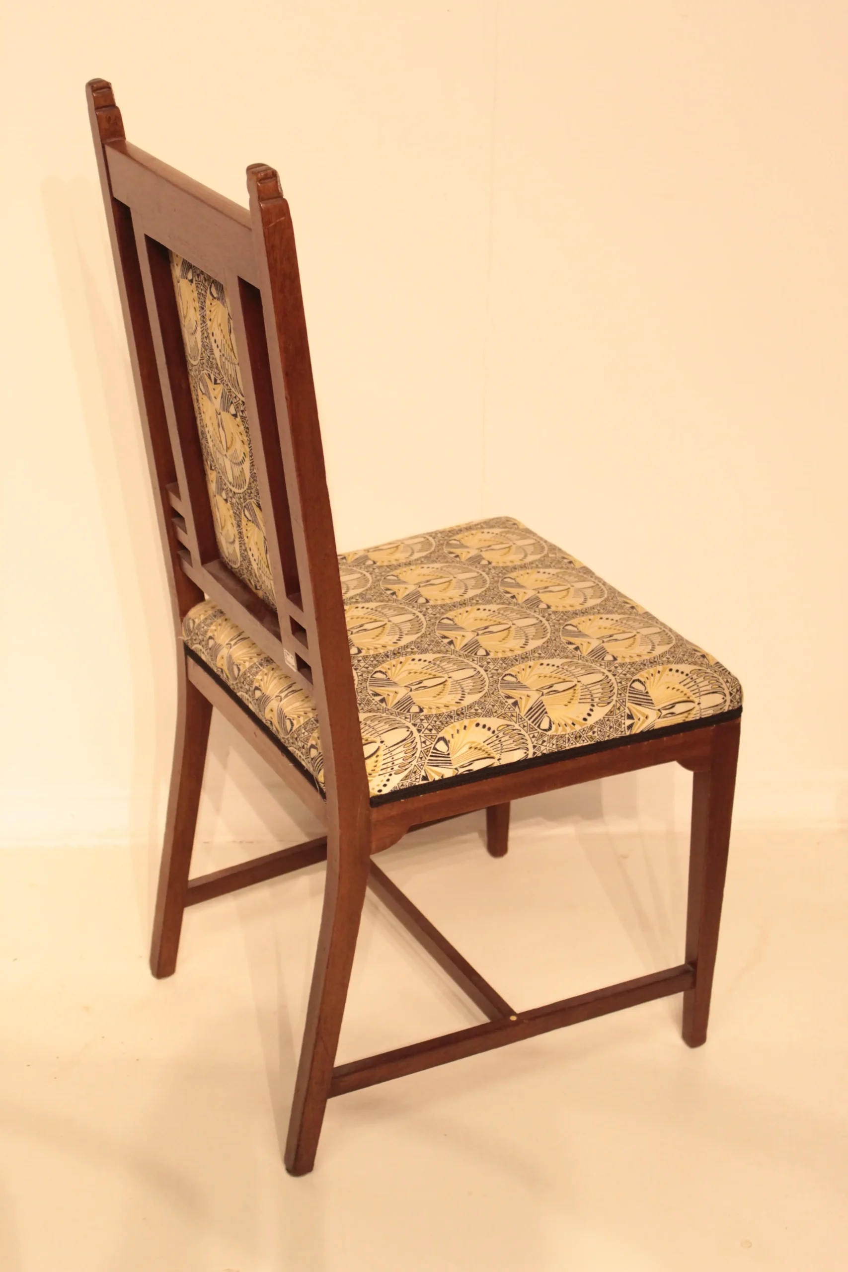 Stoelen Onder den Sint Maarten Nieuwe Kunst